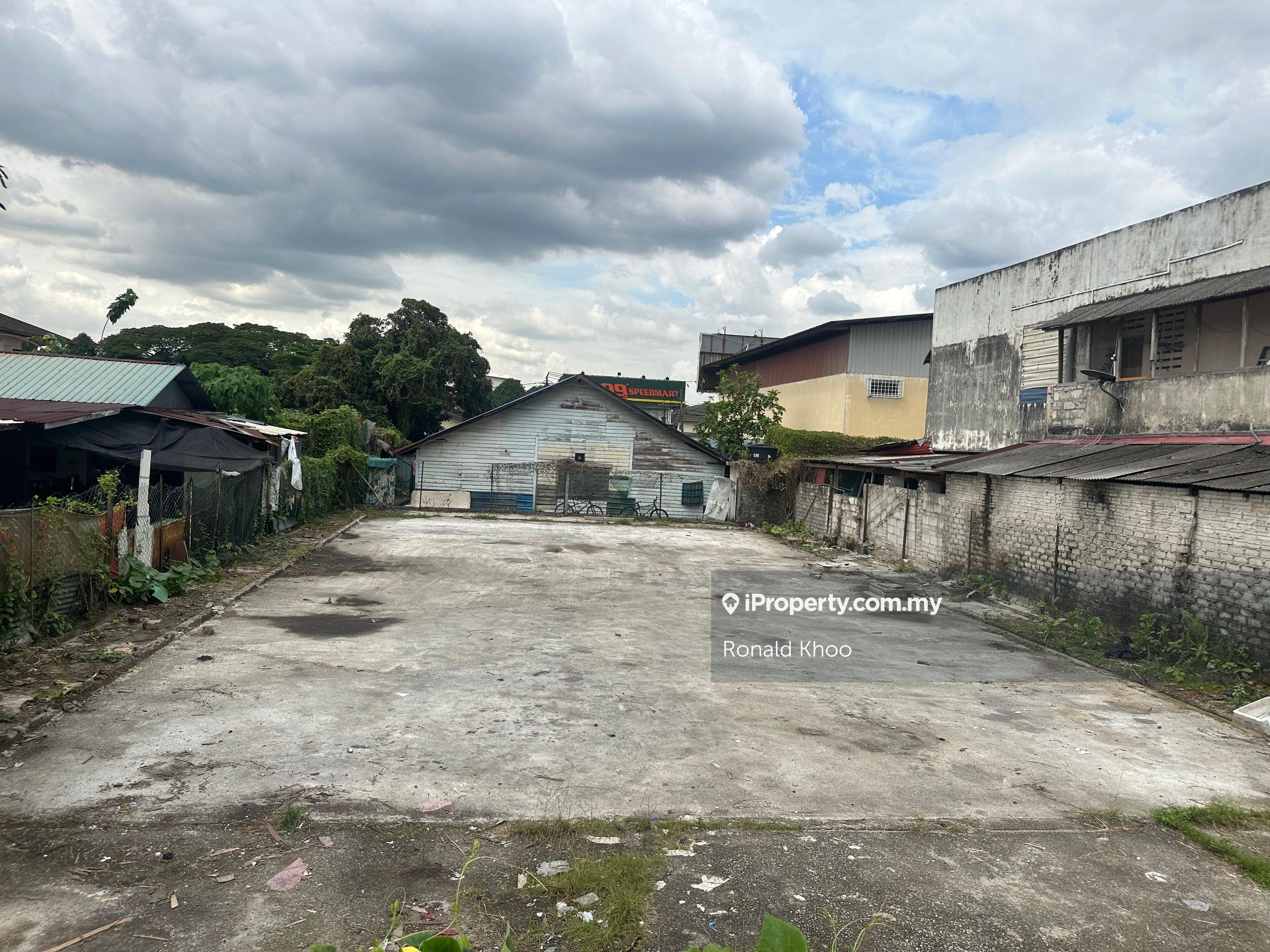 PJ old town bungalow land near shops