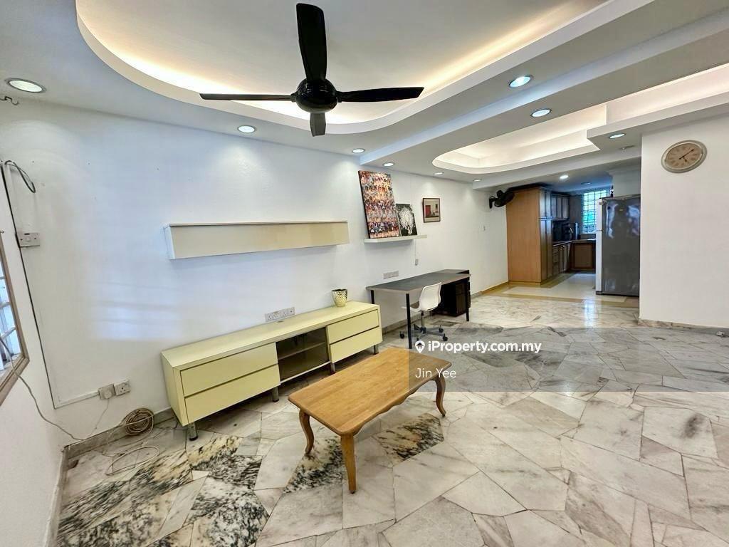 Freehold 2 Sty Seri Kembangan Renovate 2 Parking Extend Well kept MRT