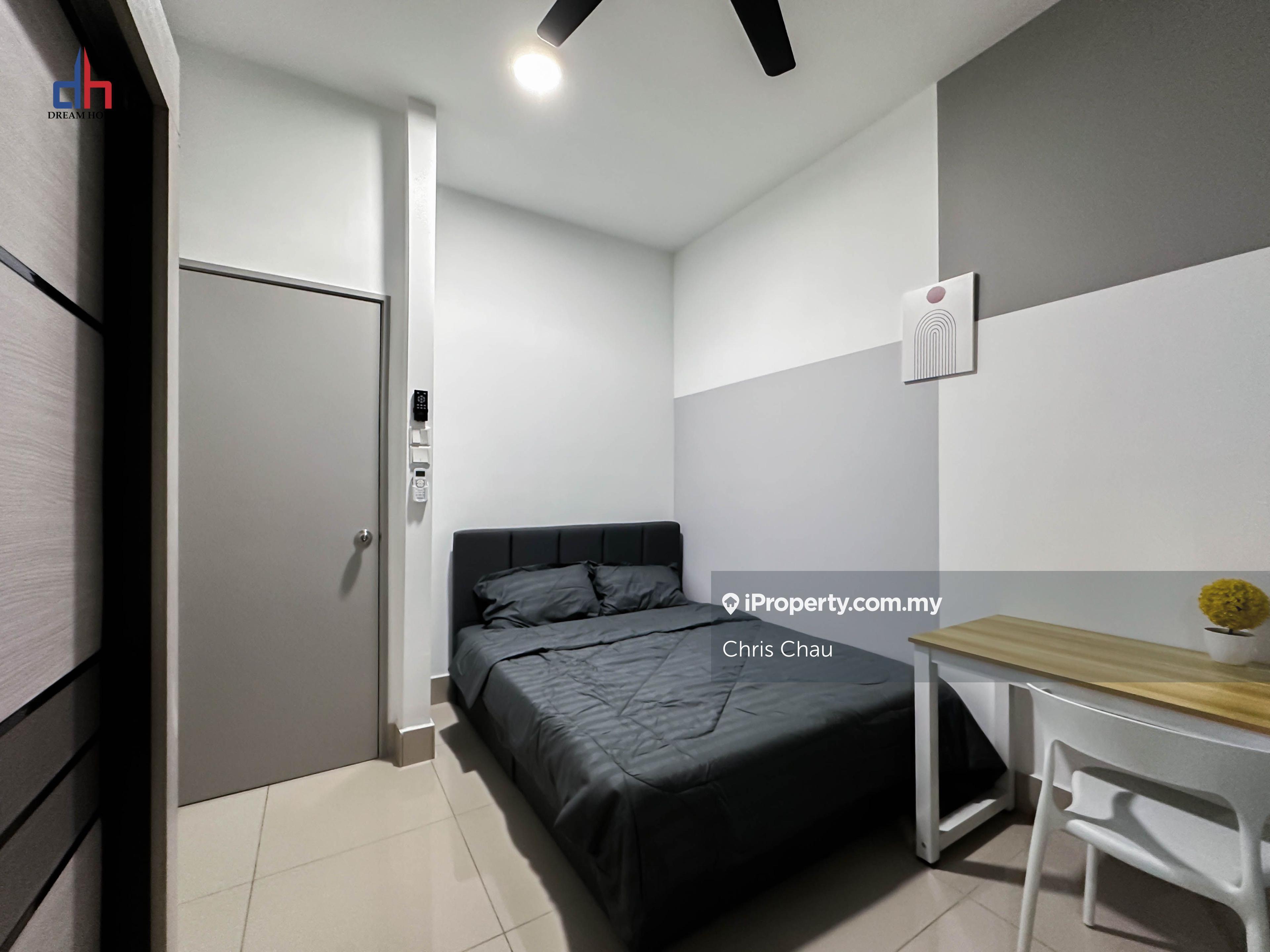 Middle Room for Rent 