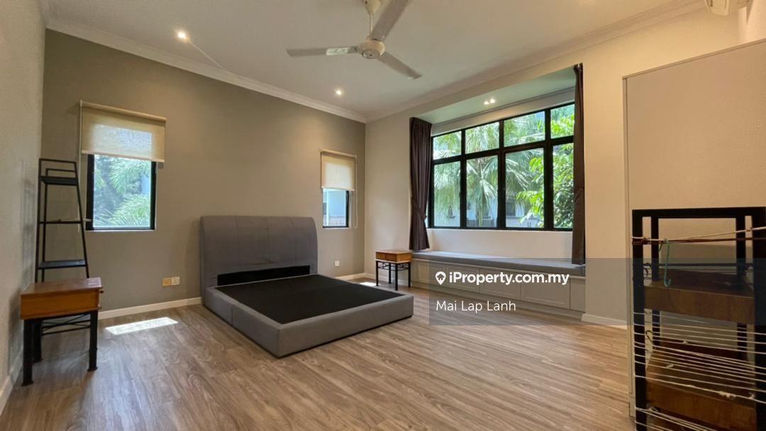 Well Renovated Corner Unit For Sales