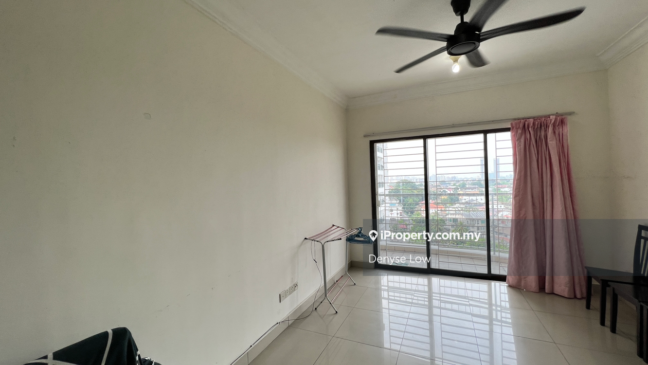 Walking distance to Lrt Taman Paramount, 2 car parks