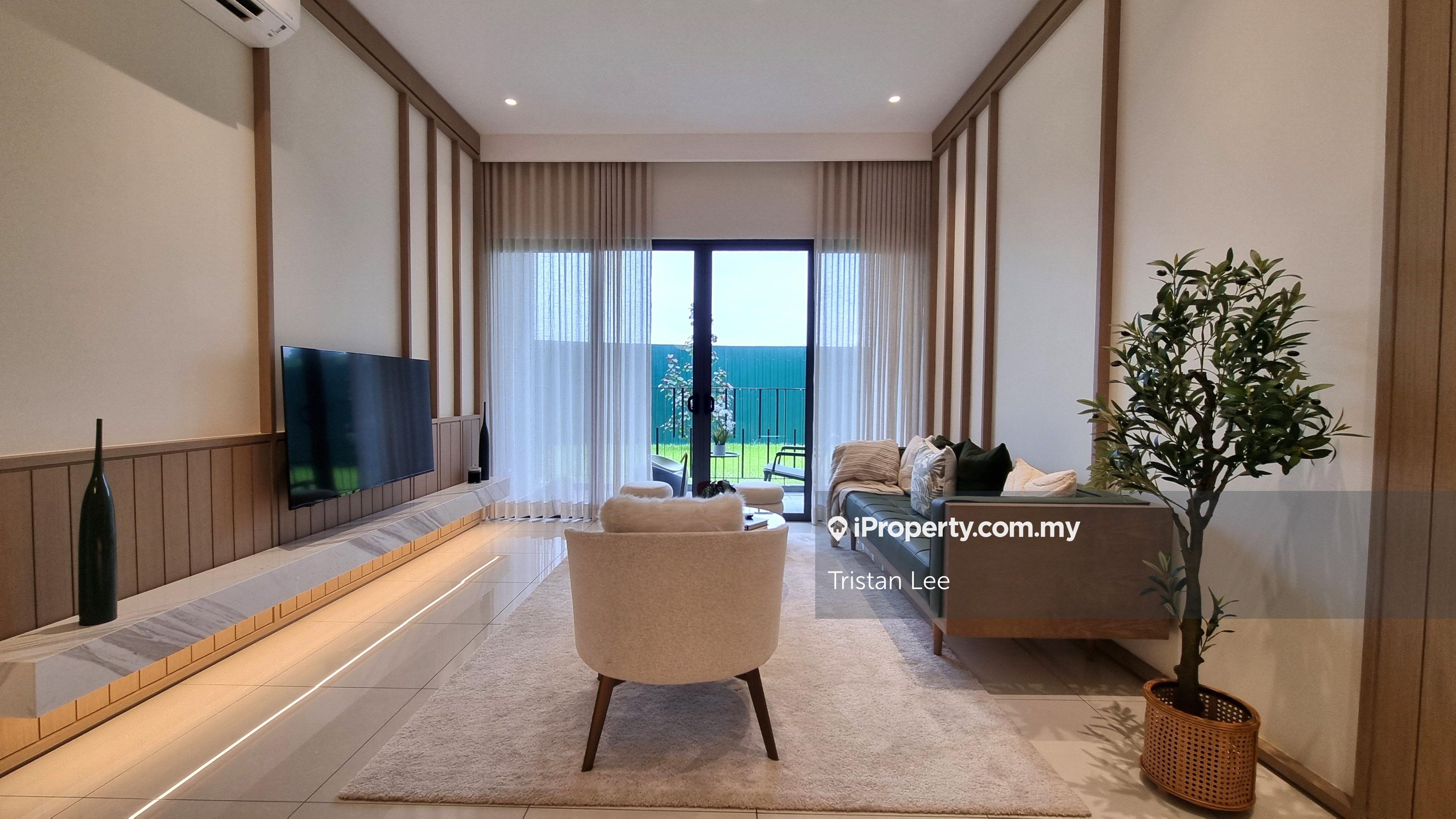 Freehold Residential Condo, Walk 35 Steps to MRT, Low Density