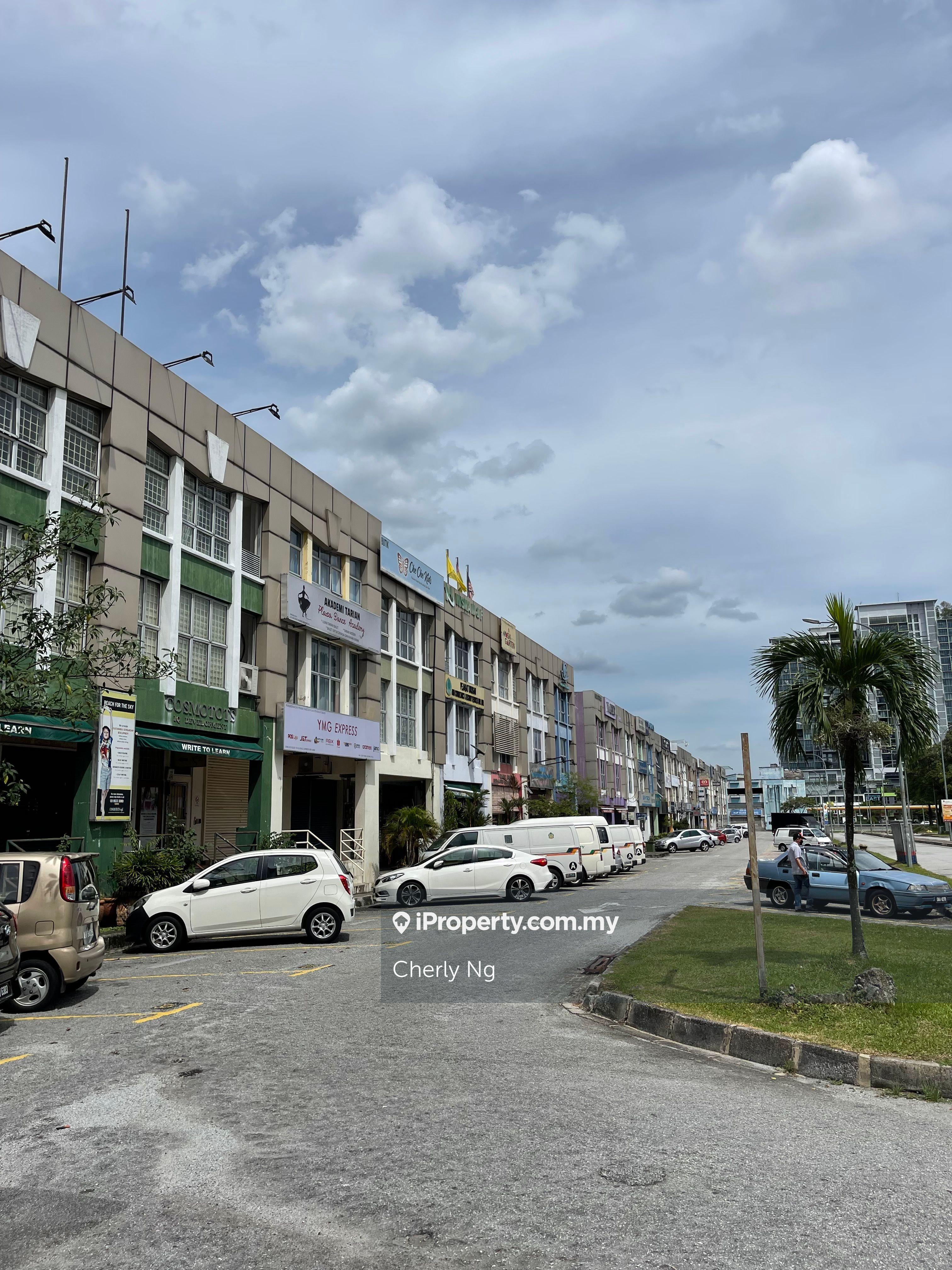 3 Storey Shoplot For Sale in USJ 21