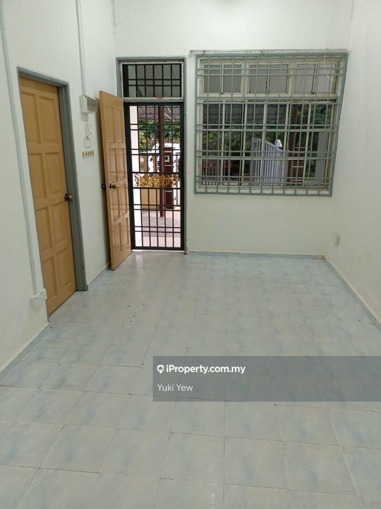 Terrace house for Sale