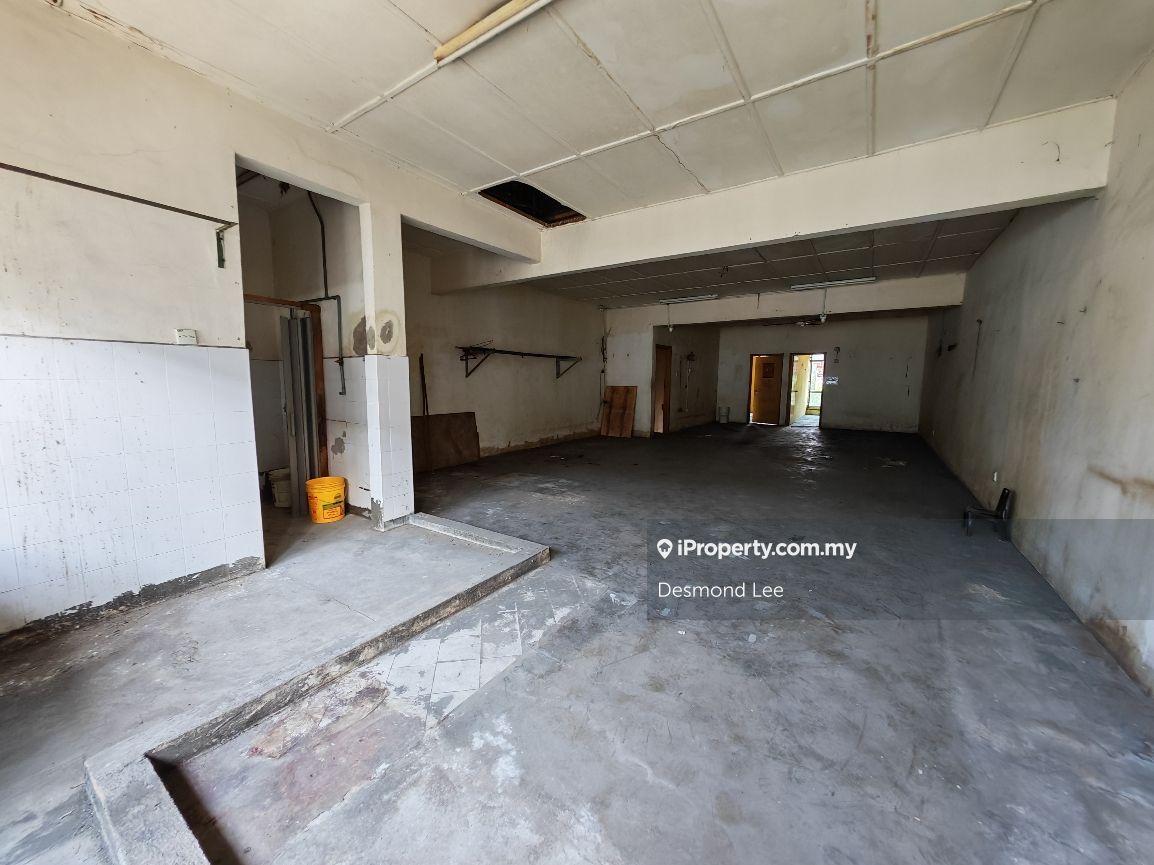 Pasir Gudang double sty shop lot for sale