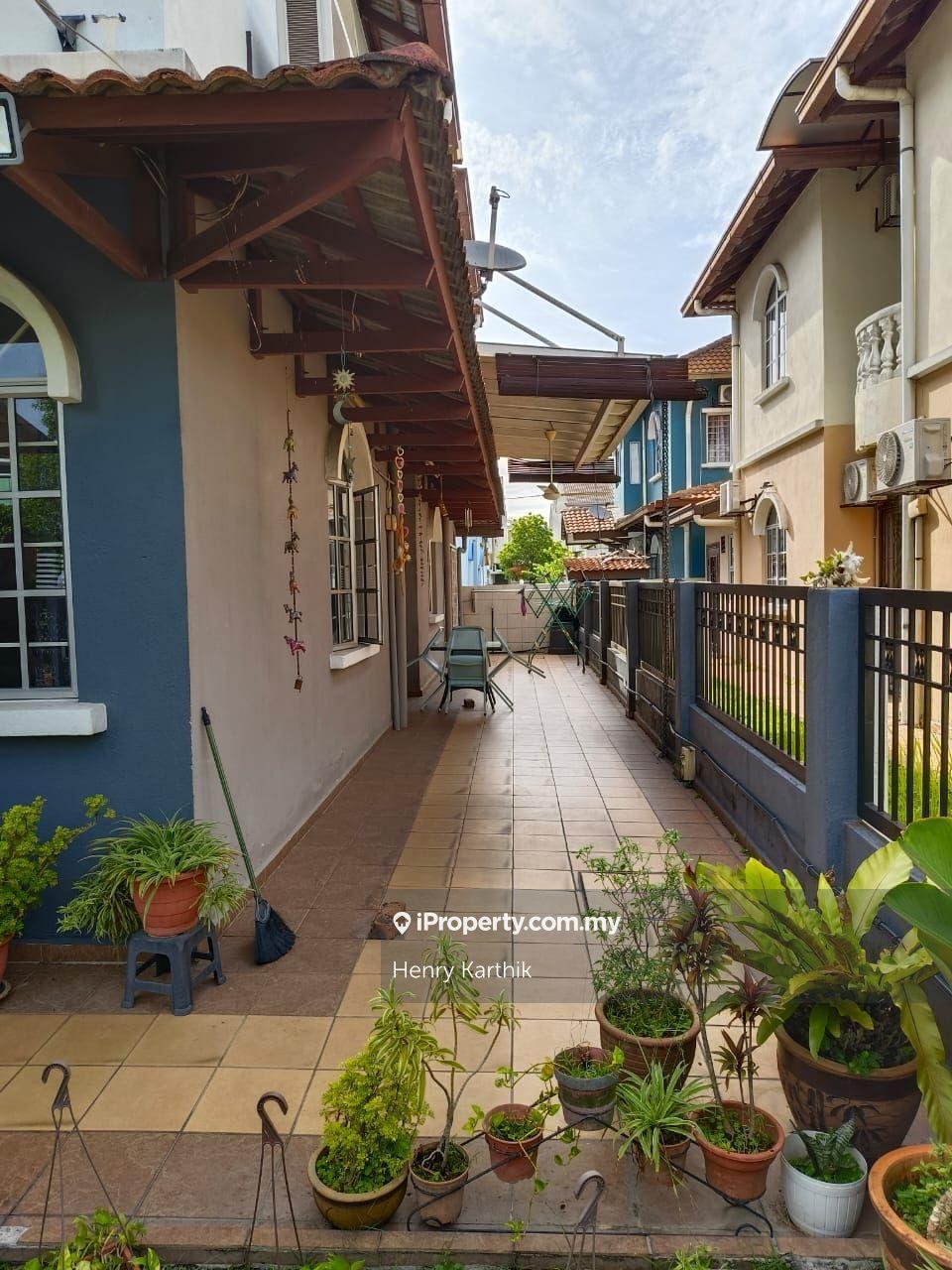 Cozy Semi-D House Kemuning Greenhills