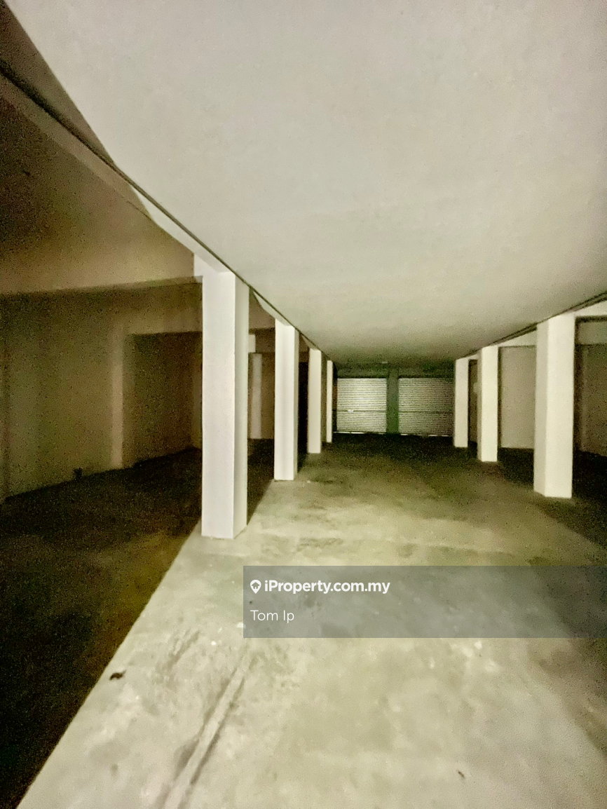 Facing Main Road Shop For Rent at Pudu