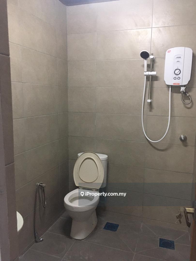 Well maintained two storey Terrace house for Rent
