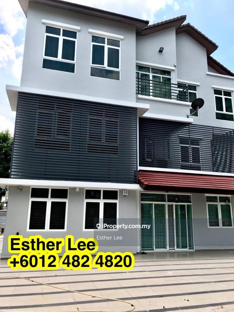 Minden Heights 3storey bungalow nicely design well maintenace.