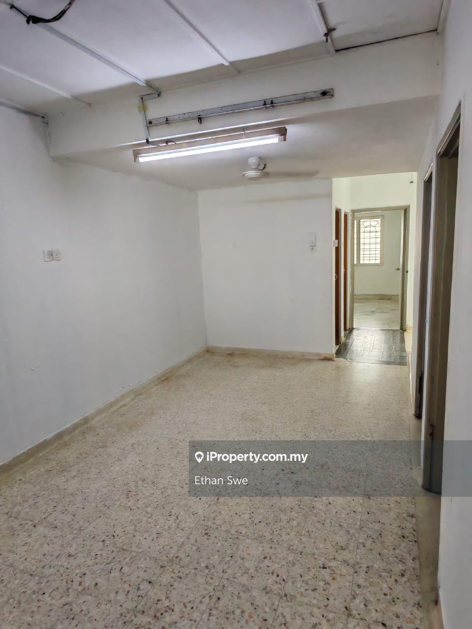 Single Storey Sd2 Intermediate Lot Renovated Freehold in Sri Damansara