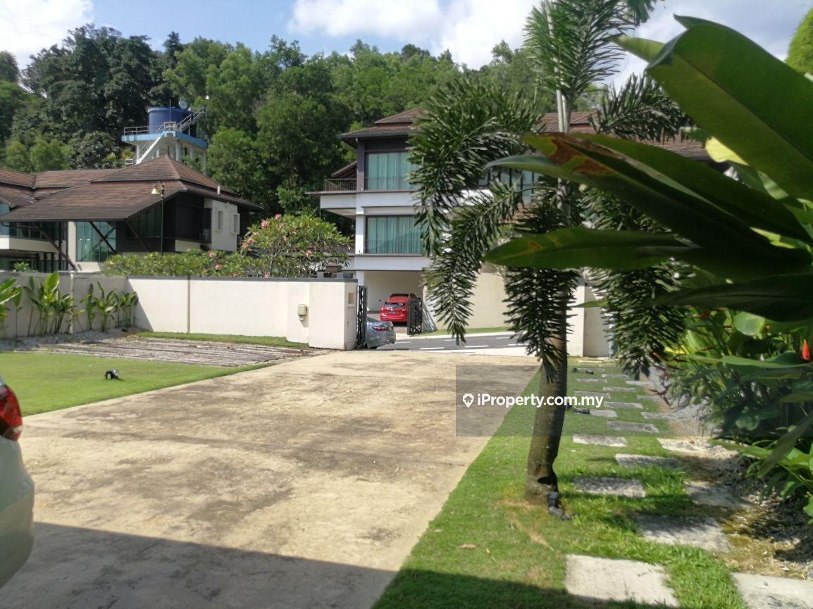 3.5 sty bungalow for sale .can park 6-8 cars