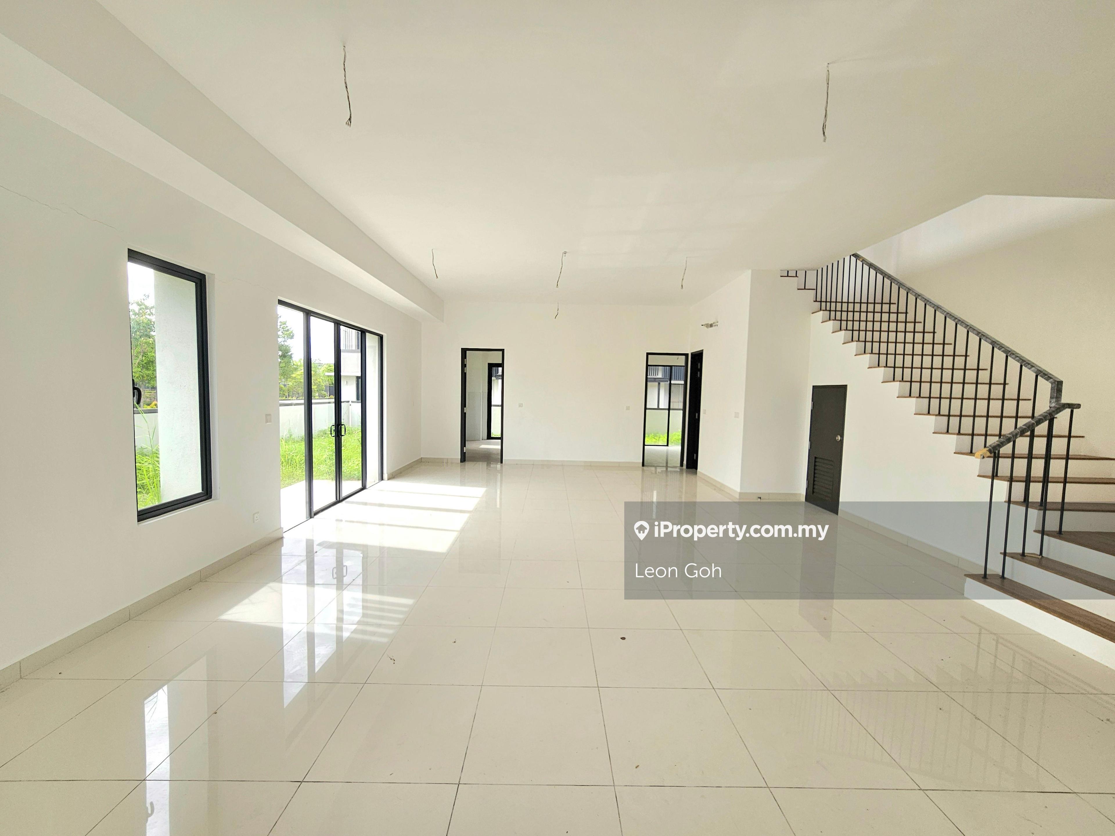 End Lot Tropicana Aman 26 x 80 House For Sale