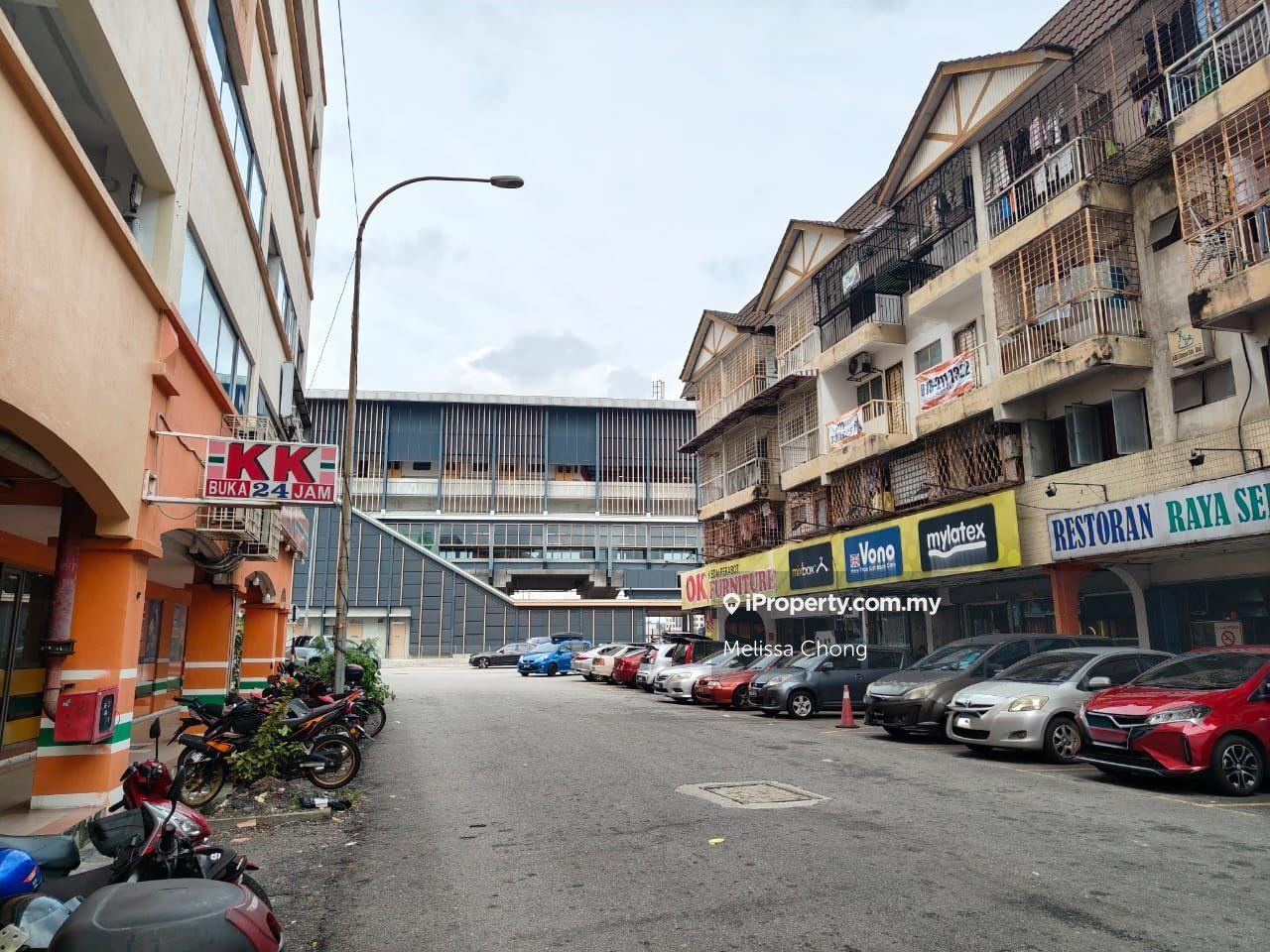 Walking distance to MRT Serdang Raya apartment for rent