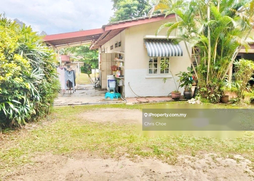 Charming Single Storey Semi-detached bungalow in quiet location 