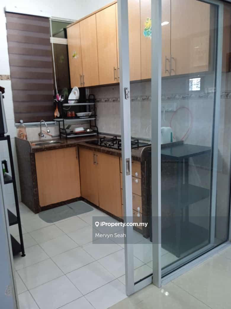 Desa Bayan 750 Sqft Middle Floor 1 Car Park Renovated Unit Good Deal