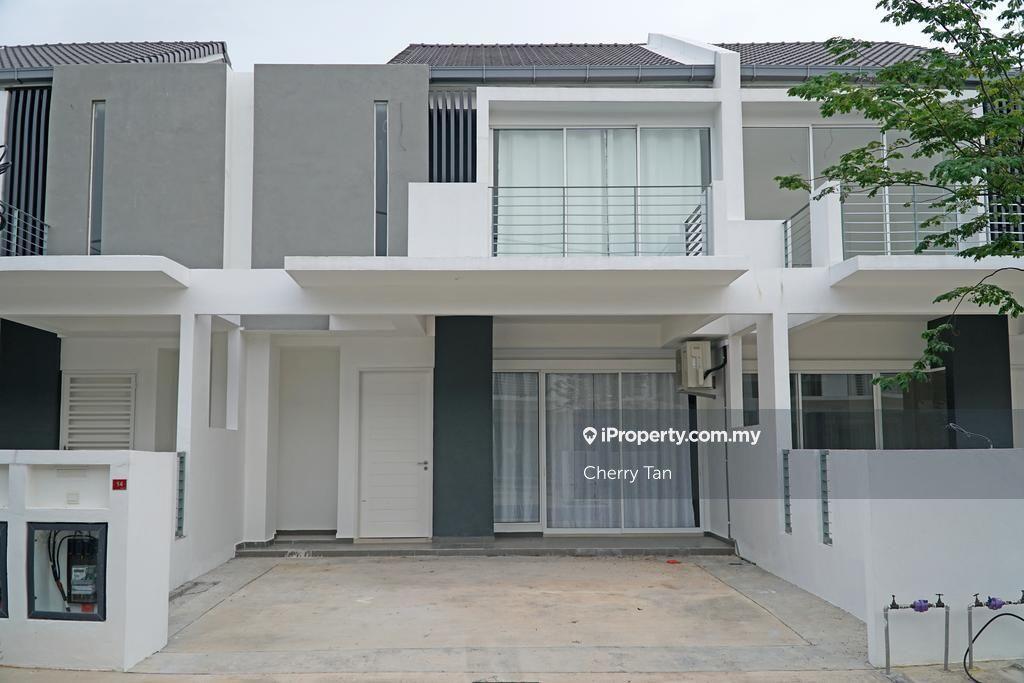 Terrace house for Sale