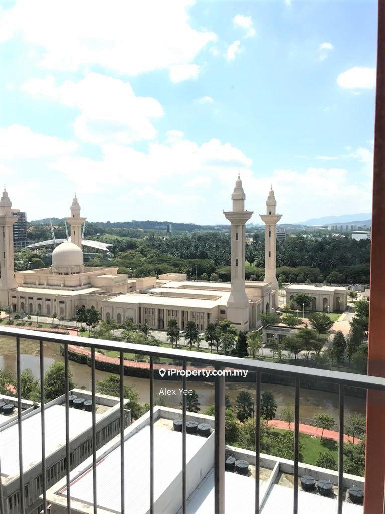 Special unit w 2 carparks, facing mosque, very nice view, full furnish