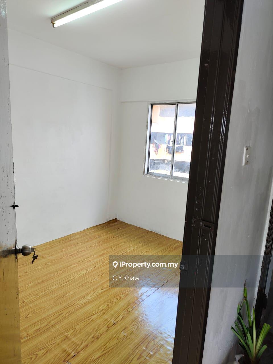 Flat Meranti A @ Taman Rinting 3 Bed & 2 Bath