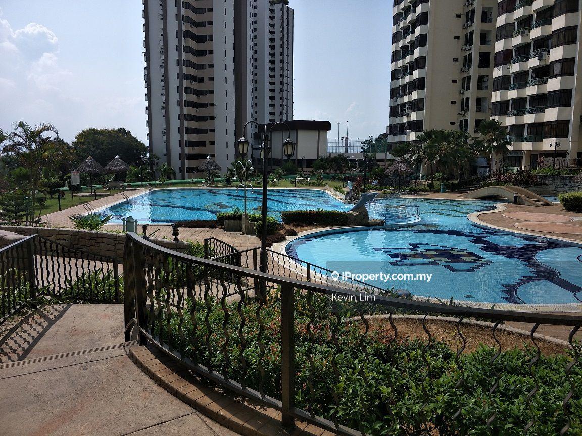 Sunny Ville 1000sf High Floor Renovated Unit