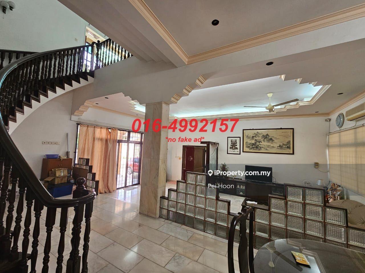 Individual designed by architect. Good conditions and well maintained.