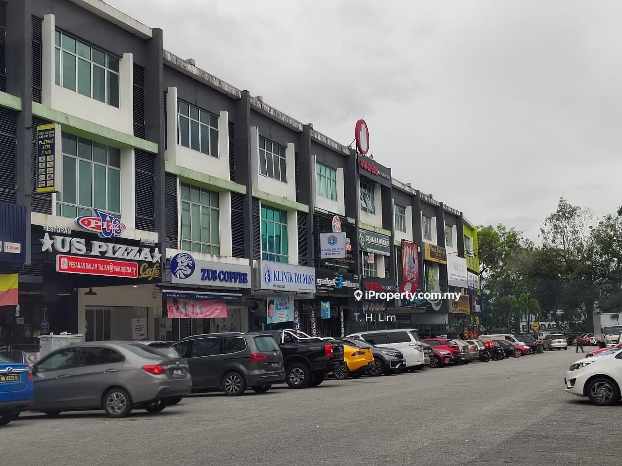 Hot Bandar Seri Putra 3 storey shop near bank, mcd, masjid, uis, 