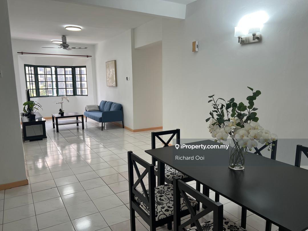 4 Bedroom 1 carpark Fully Furnished Kelana Park View Condoinium