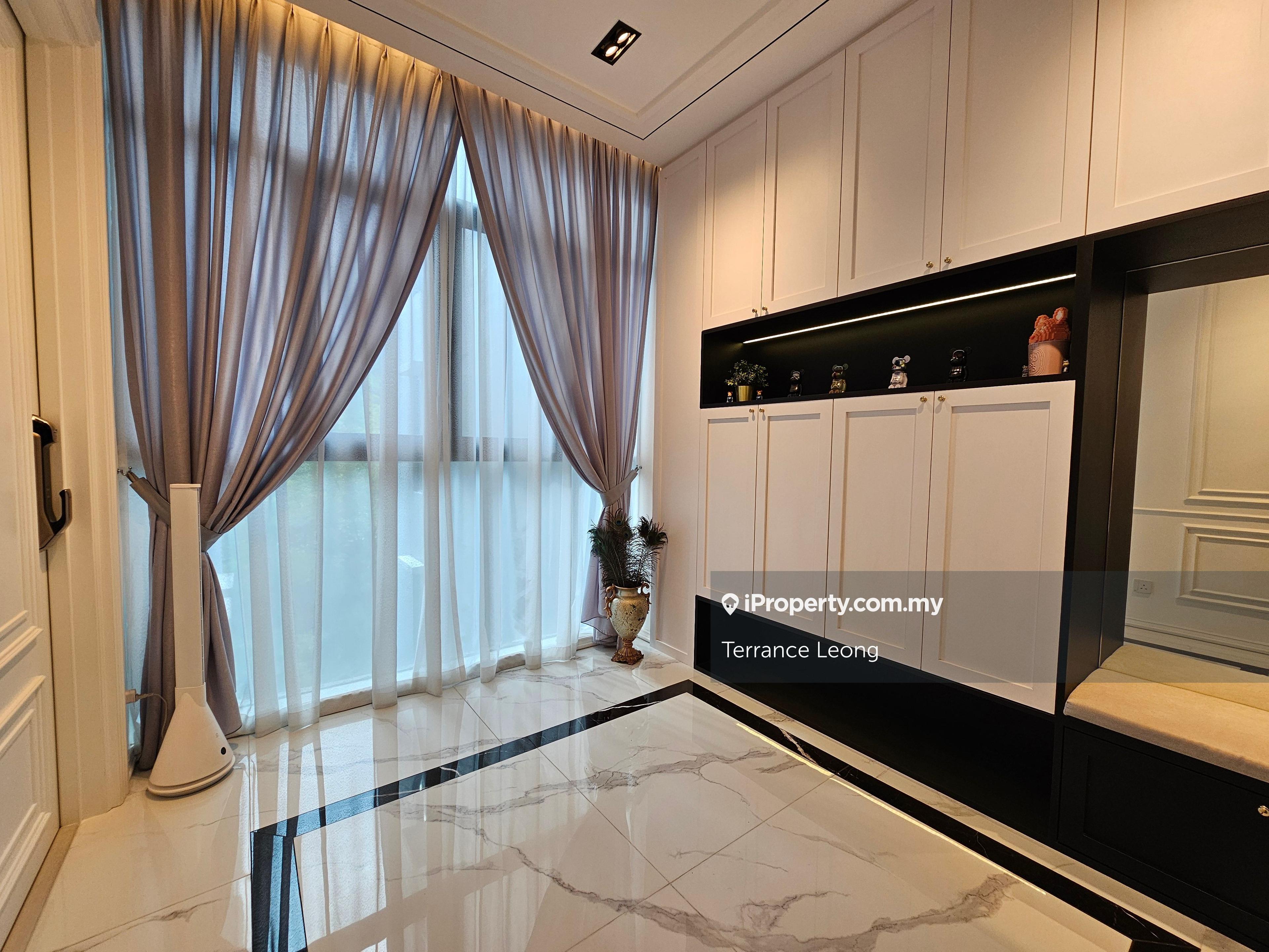 Fully furnish with id design move in condition