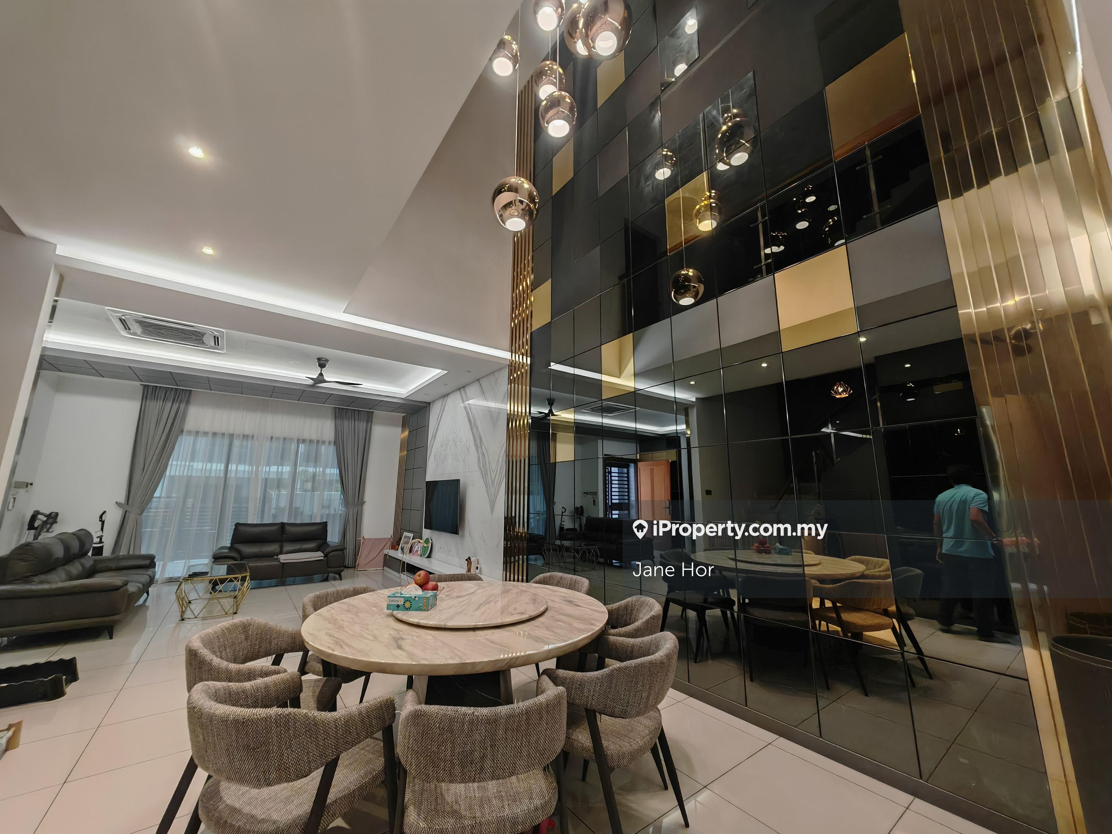 Fully Renovated 3sty Superlink house in 16 sierra Dumalis Puchong