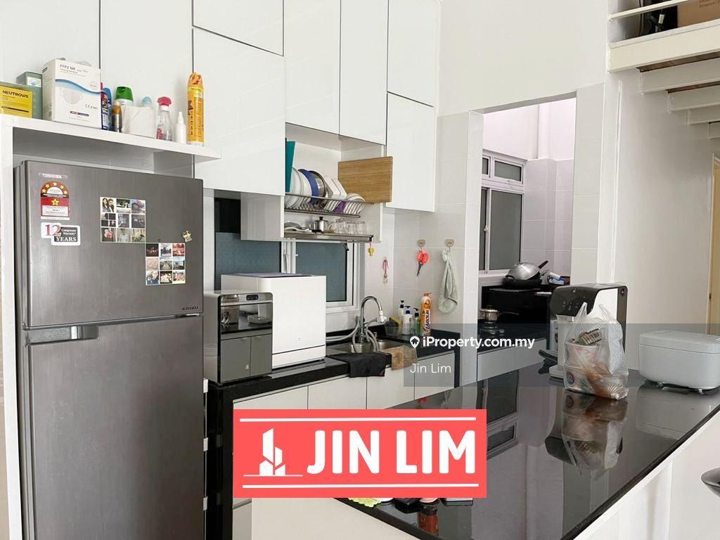 Good deal 1012-sqft unit with 2 parking lots for sale.
