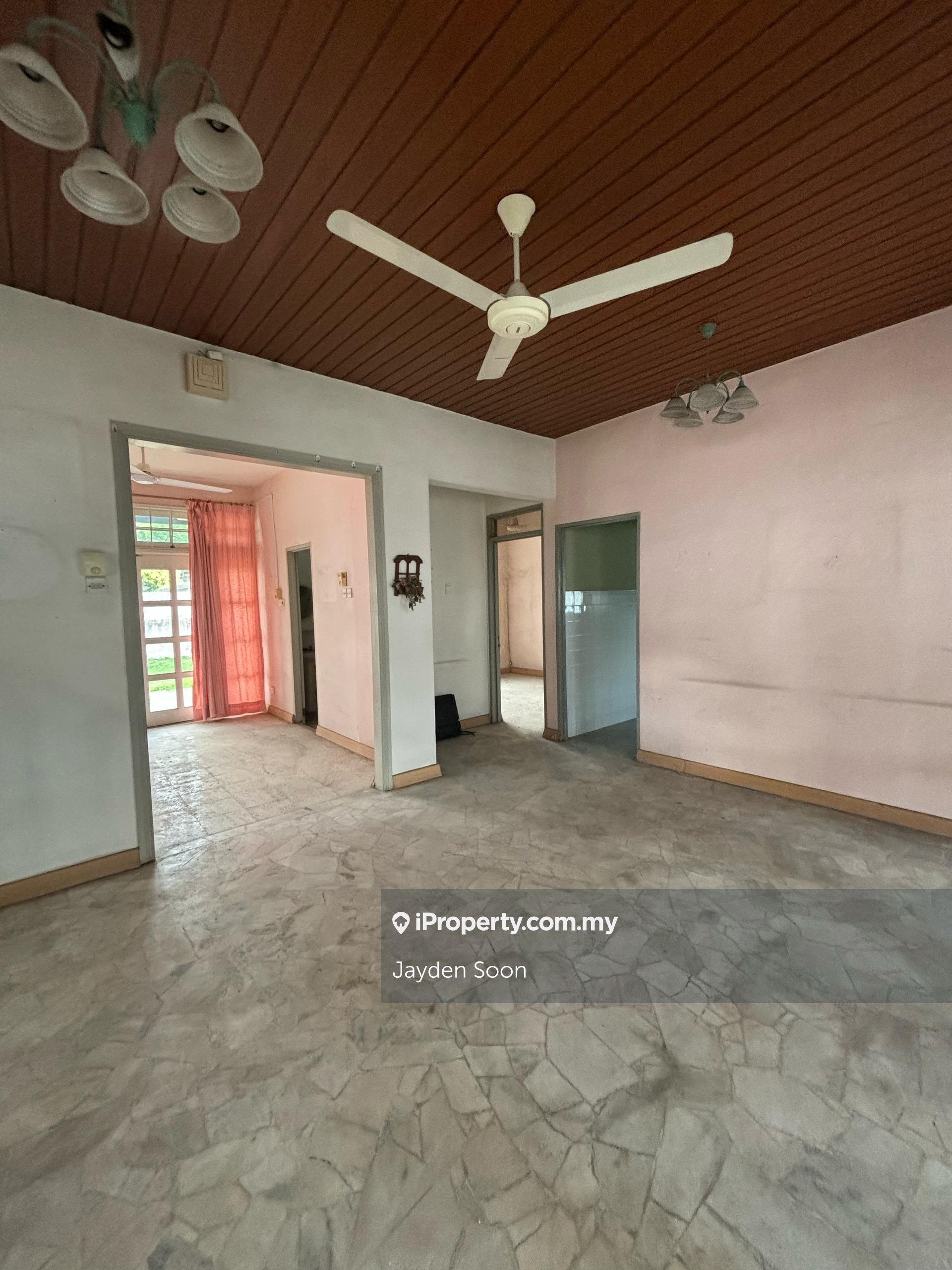 Minden Heights 2-Storey Huge Bungalow for Rent