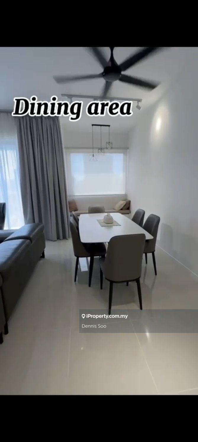 Corner unit comes with unobstructed great view and move in condition 