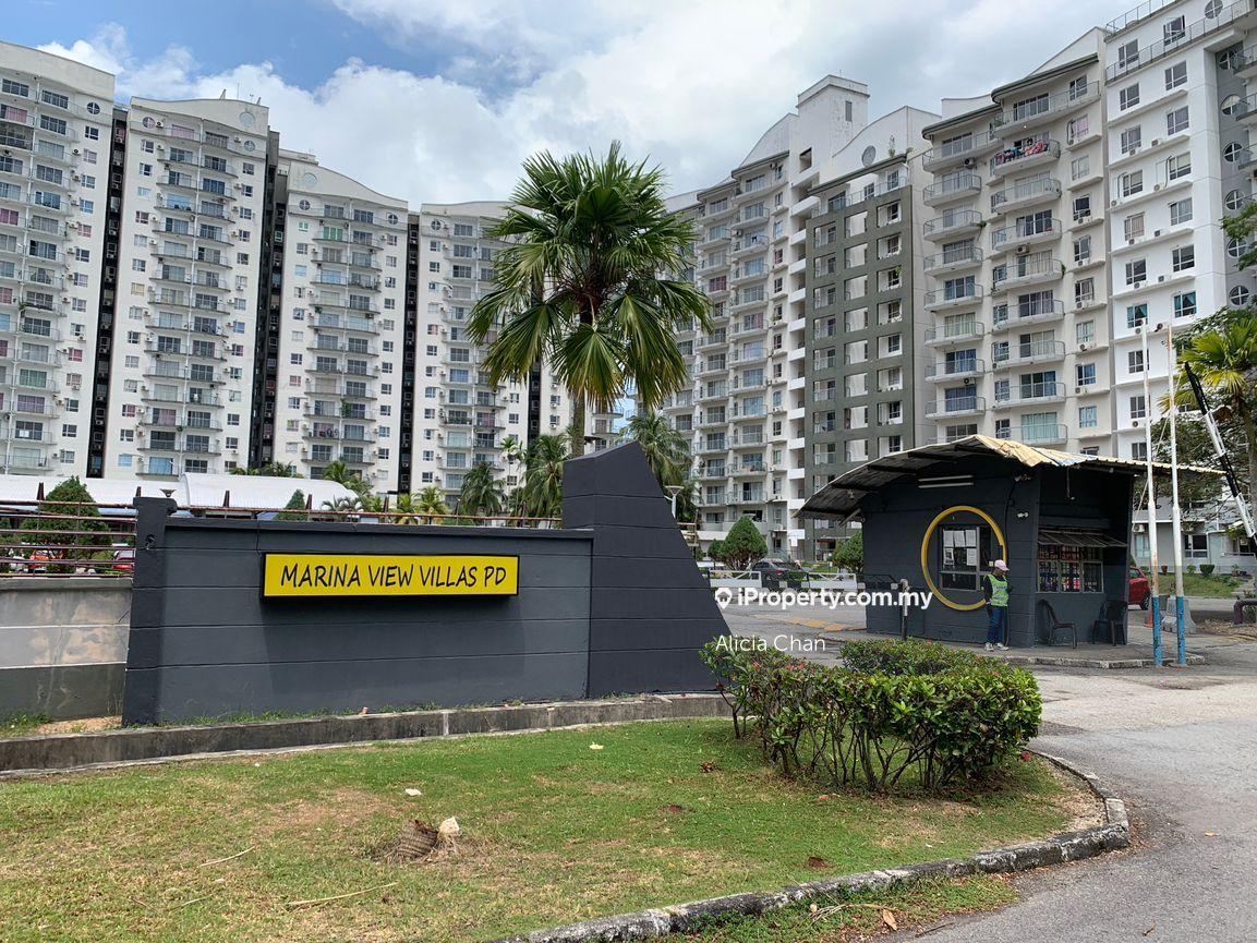 Condo facing sea & pool