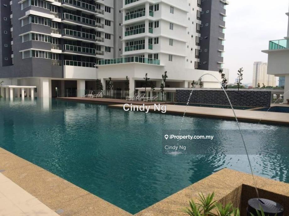 Regina Condo Bigeest Unit For sale