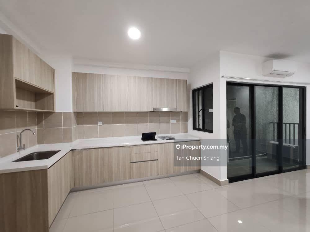 Partially furnished brand new unblock view with fully aircon
