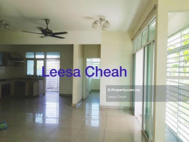 Good Location 2.5 Storey Semi D