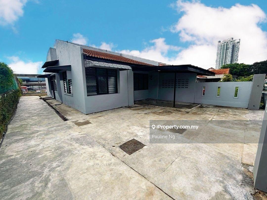 Taman Pelangi @ Jln Biru 3 JB Town Large Single Storey Semi-D For rent