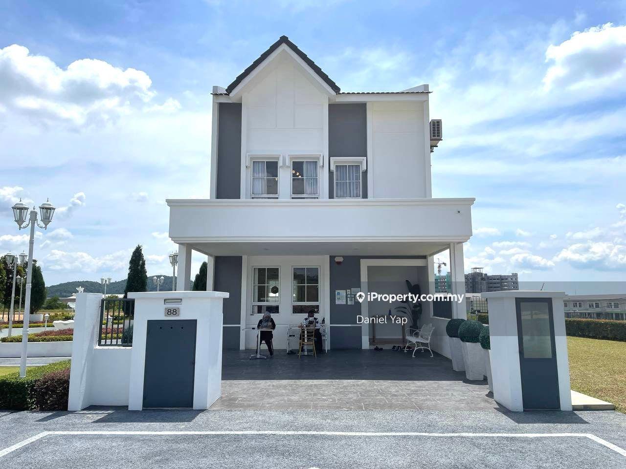 Completed New 22x70 Freehold Templer Residence
