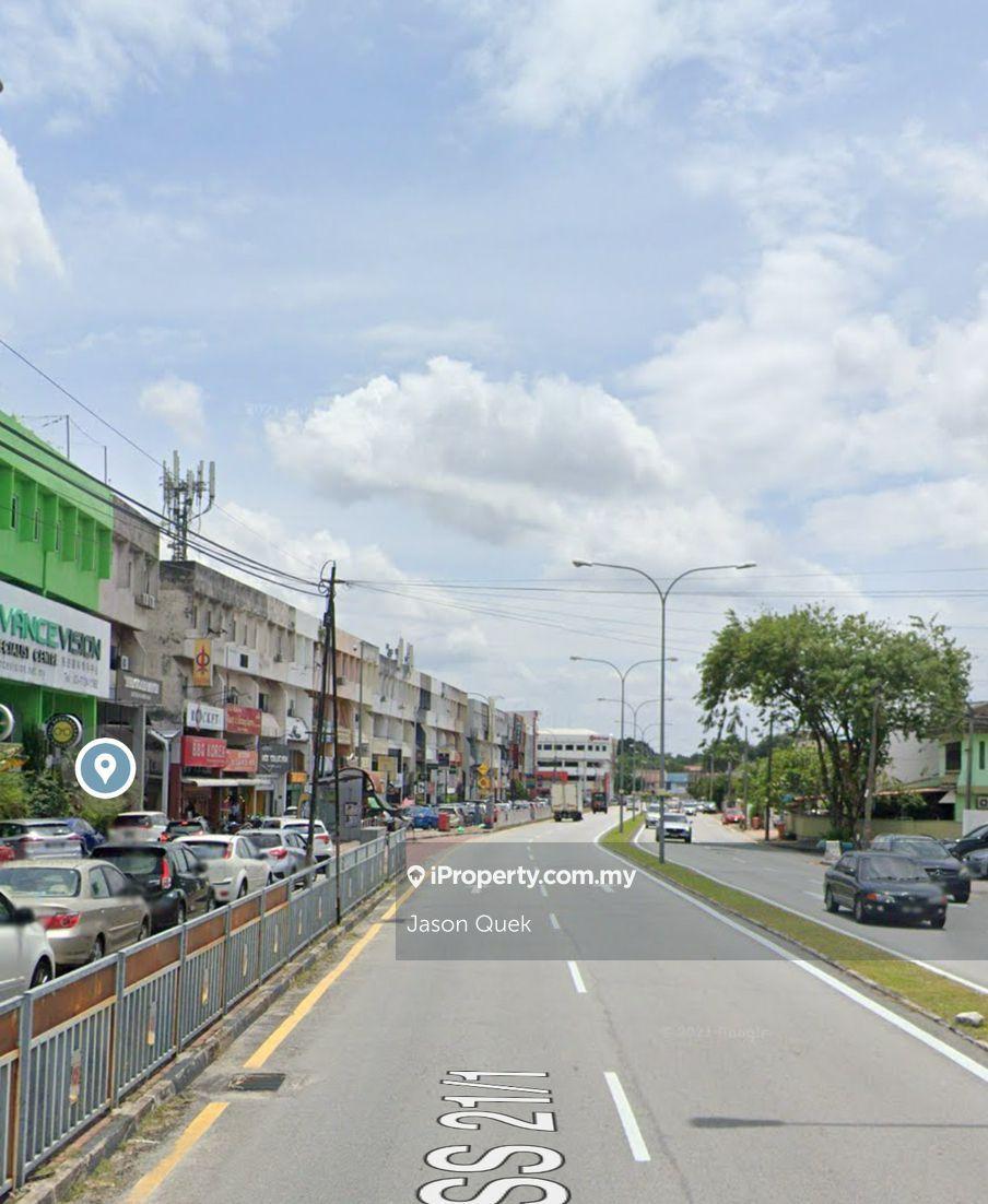 Commercial use semi d for rent