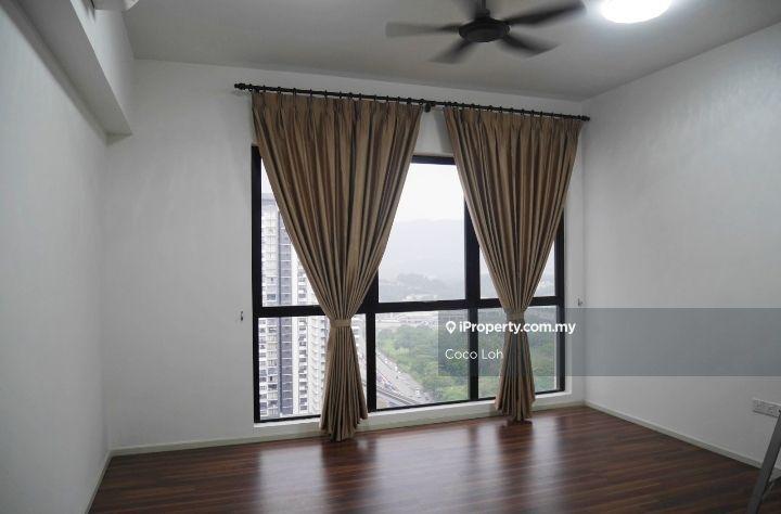 Semi furnished unit connectivity with education hub and MRT station