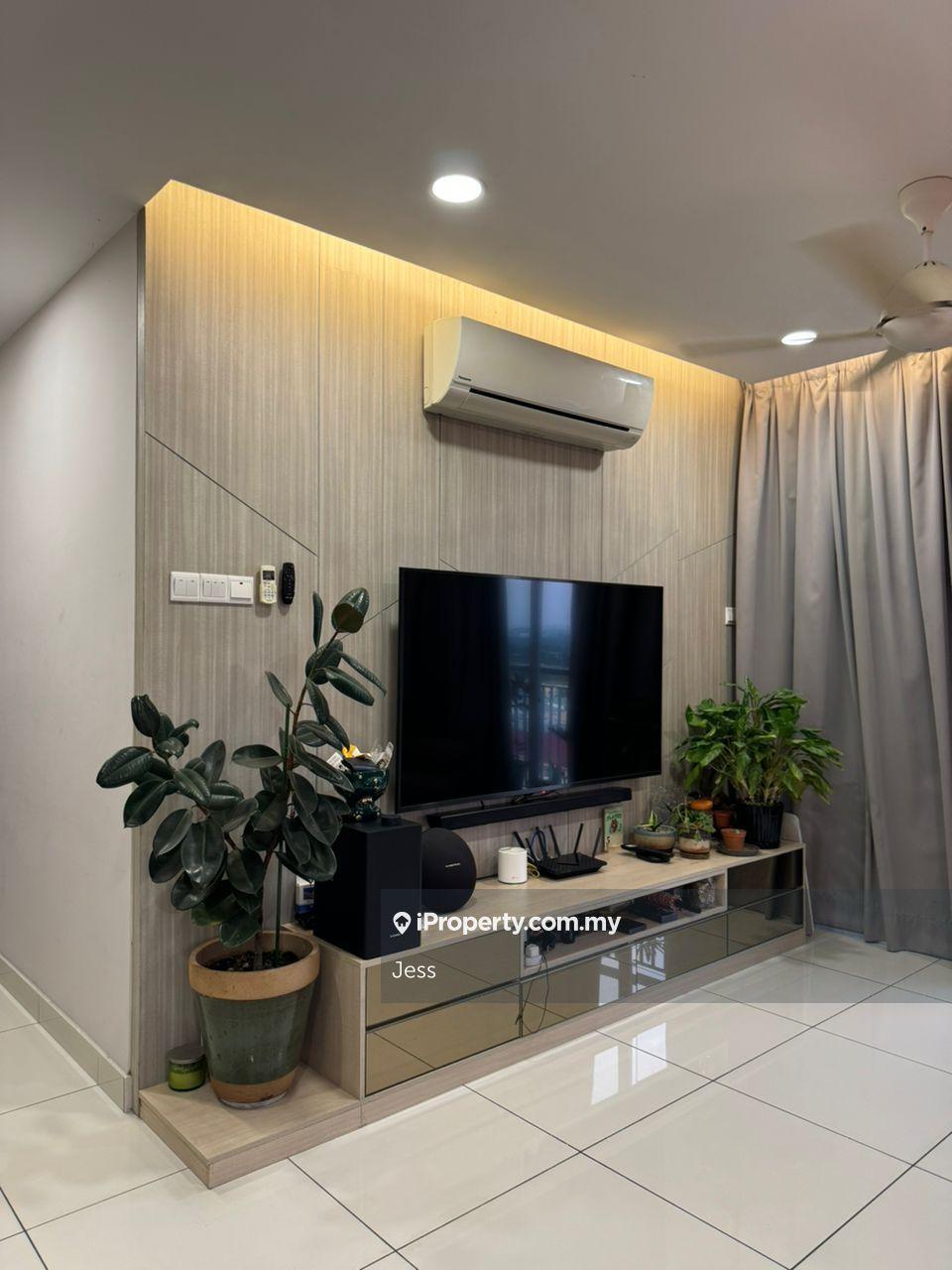 Corner Unit & Good Neighbourhood Unit-For Sale