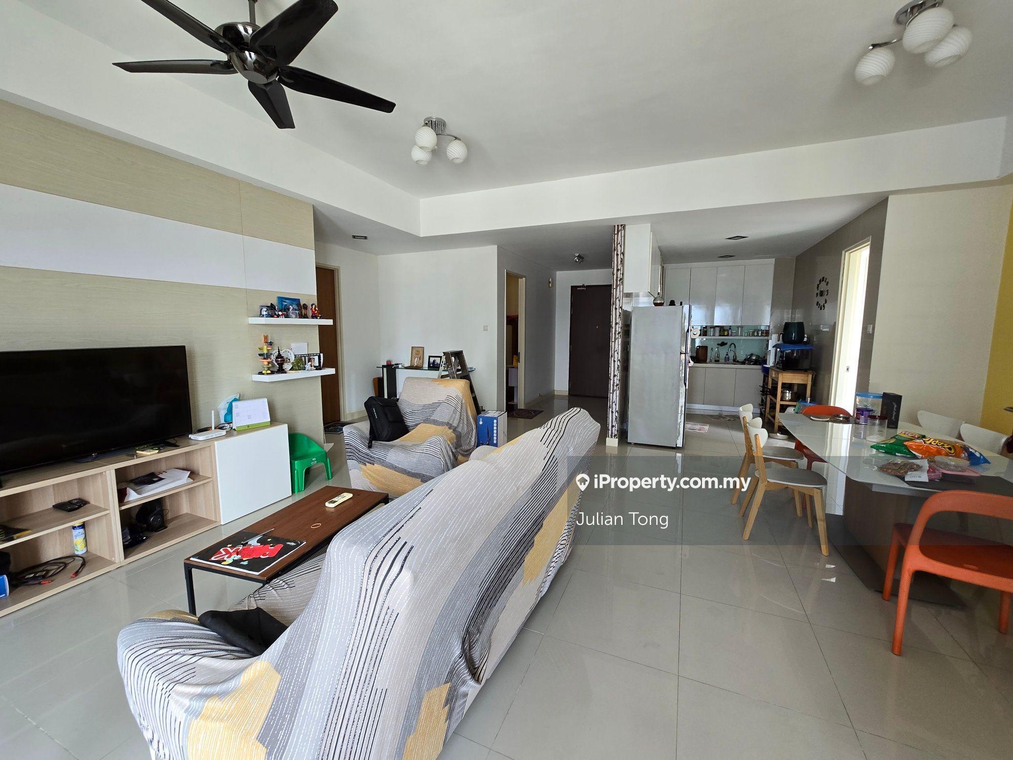 Spacious unit. High Floor with Great View