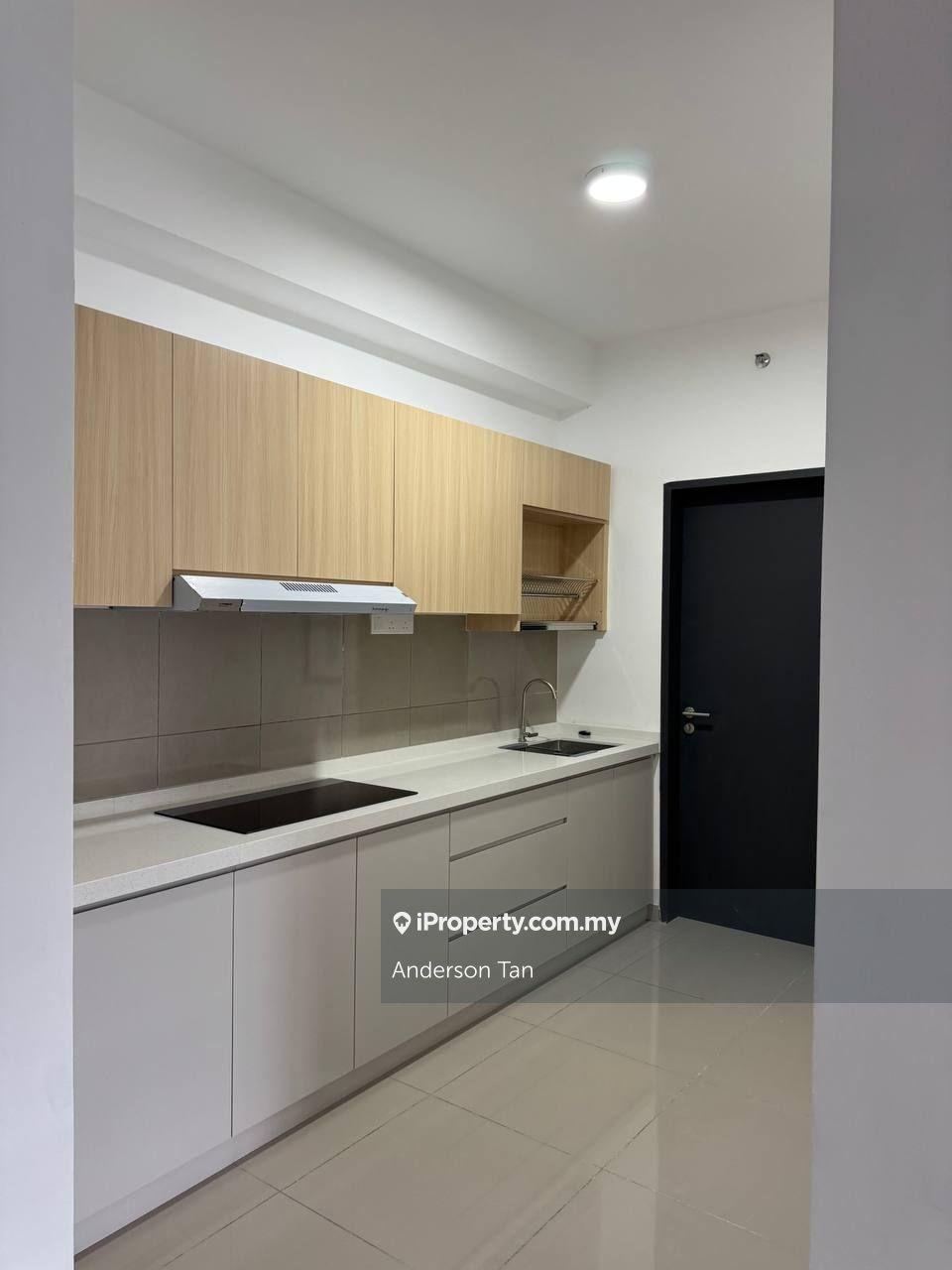 Partly Furnished New Renovate Unit w Spacious Kitchen & Prime Location