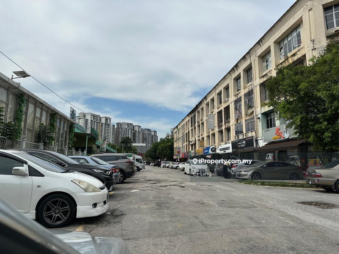 Strategic location, convenient and near to all amenities