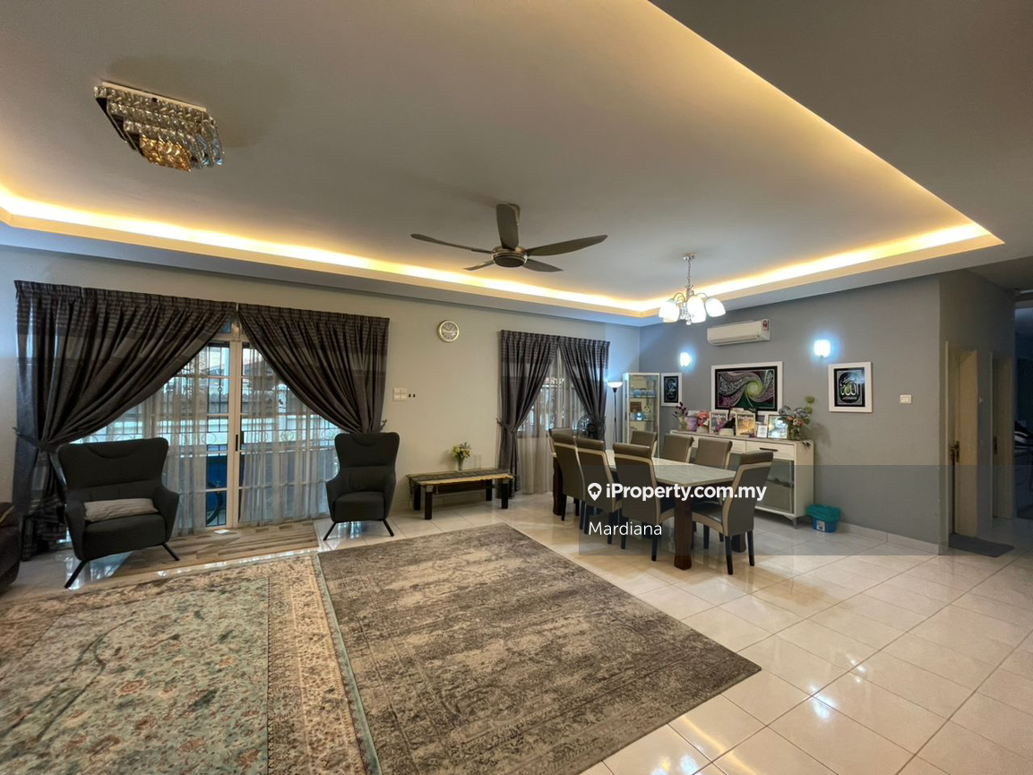 Corner Lot 2 Storey Semi D , Bandar Tun Hussein Onn Cheras Selangor