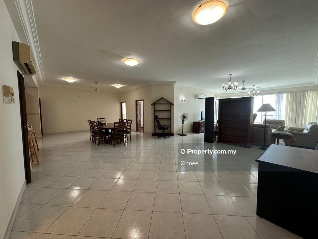 Gurney Beach Resort 2600sf Move In Condition Sea View
