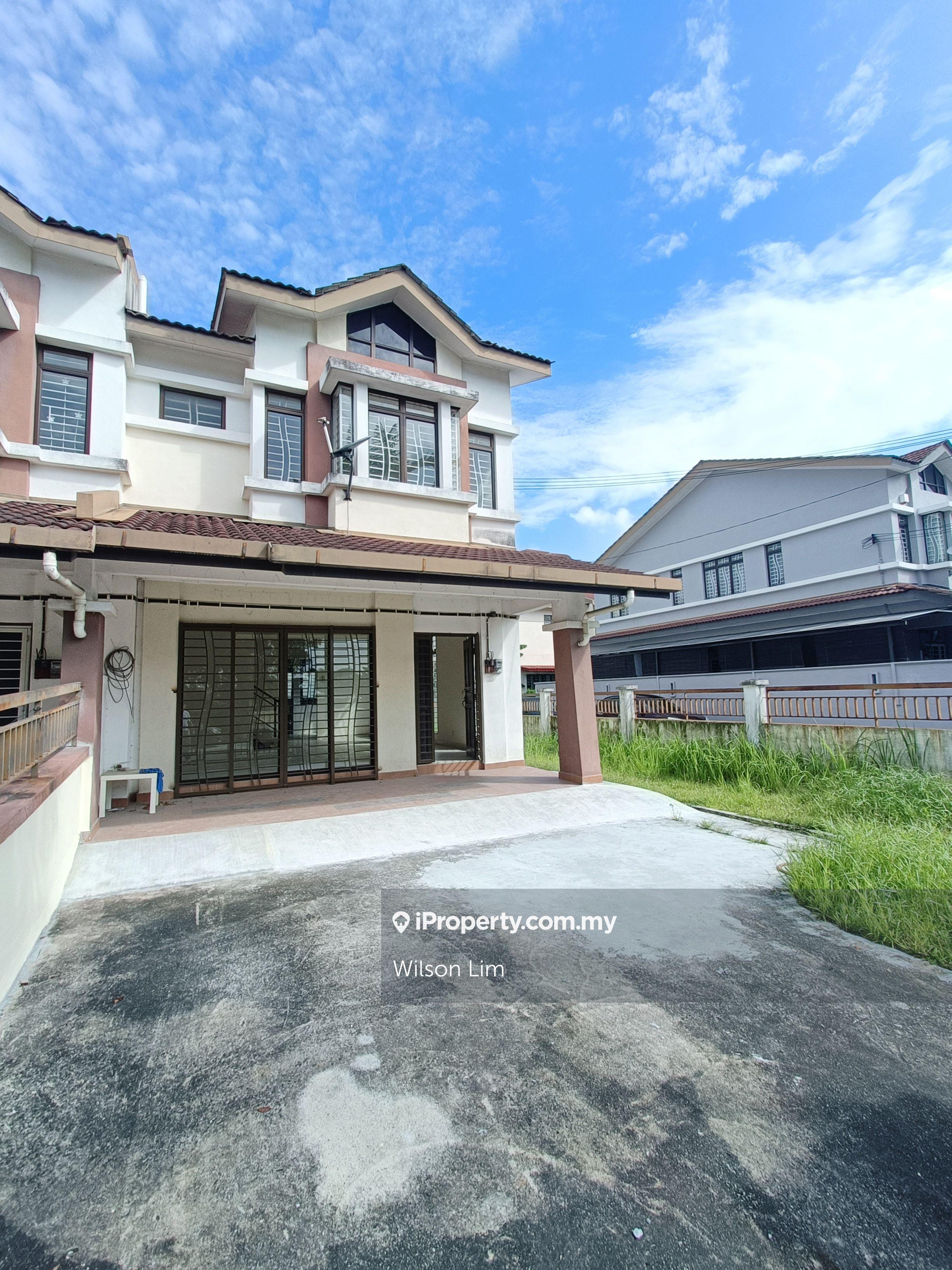 End lot & face no house 2 story house at Bandar Puteri Klang for rent