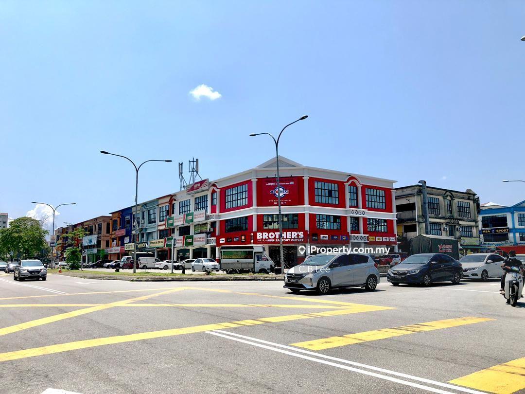3 storey corner shoplot for sale. 