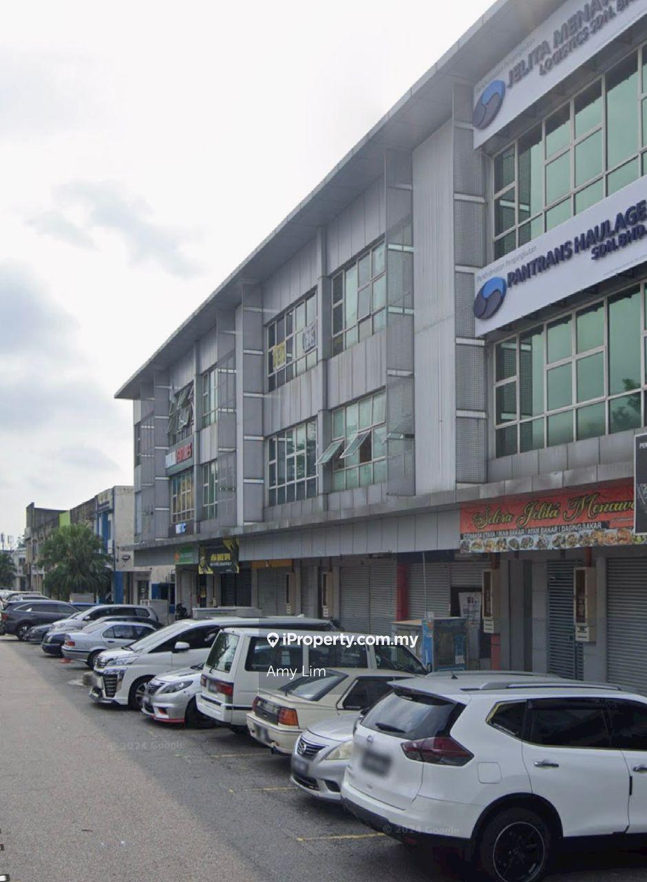 Subang UEP 3 storey Freehold Shop ROI 4.2% near Shah Alam
