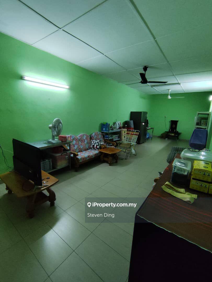Klang utama single storey terrace 22x75 facing open