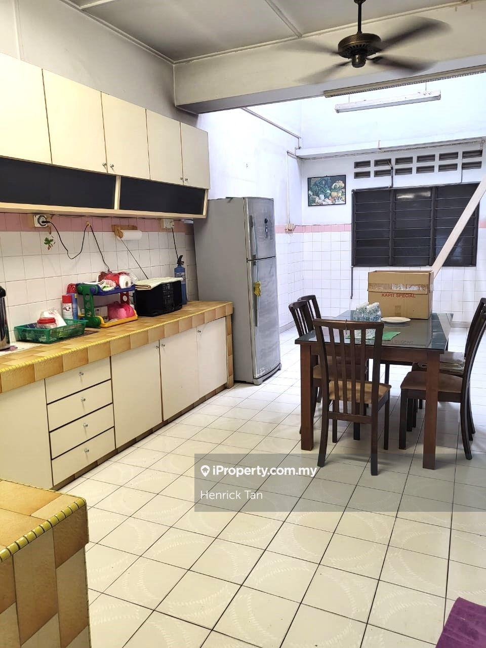40x85sqft, Single Storey with 20ft side land, Renovated